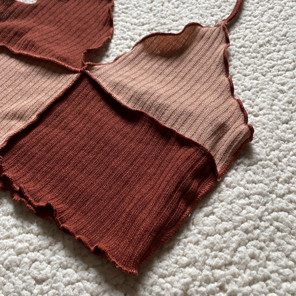 NWOT Patch Halter Top Lettuce Hem - Picture 2 of 8